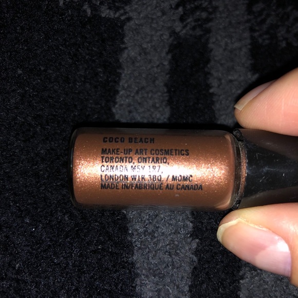 2/$16 MAC Cosmetics Pigment in Coco Beach (Mini) - Picture 3 of 10
